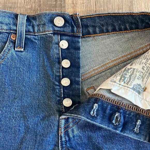 Levi’s 501 dark blue cut off shorts - Picture 3 of 4